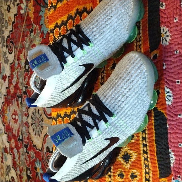 EUC Nike Vapormax size 9 - Picture 1 of 5